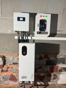 Biến tần Inverter SolaX và pin lưu trữ Lithium đồng bộ trong cấu hình lắp điện mặt trời 6kW cho gia đình